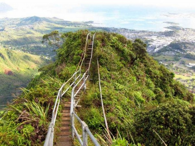 Oahu, Hawaii’deki Hike The Haiku Merdivenleri