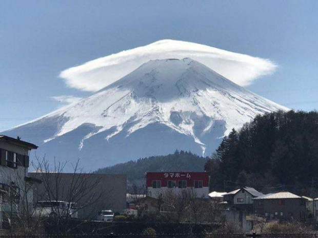 3- Fuji Dağı’nda Merceksi Bulut