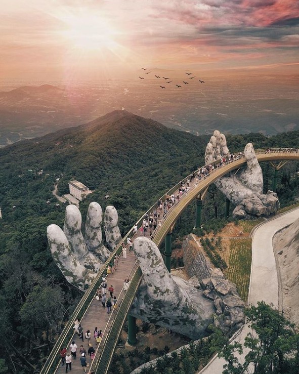 8. Altın Köprü'nün elleri, Da Nang, Vietnam